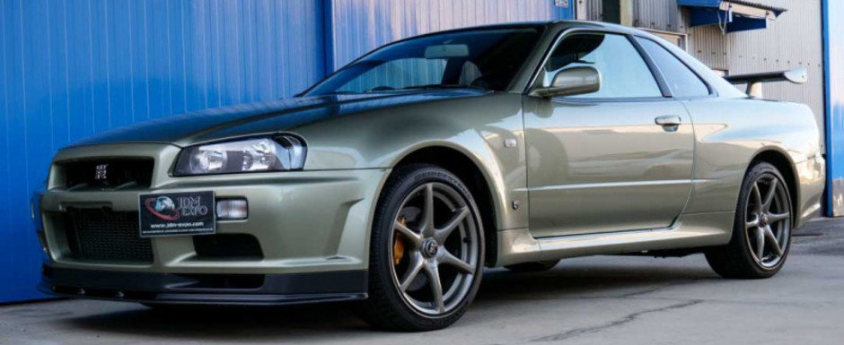 Scos din capsula timpului si pus la vanzare pe internet: Nissan-ul Skyline GT-R R34 cu 362 de kilometri in bord si folie pe scaune