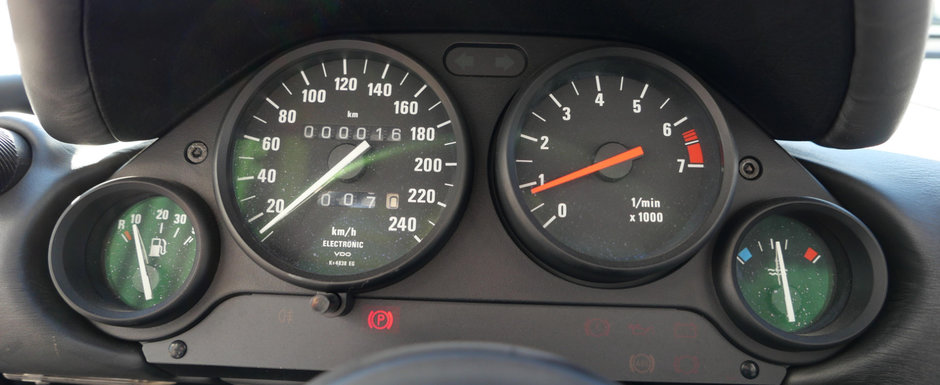 Scos din capsula timpului si pus la vanzare pe internet: BMW-ul din '91 cu doar 16 kilometri la bord Scos din capsula timpului si pus la vanzare pe internet: BMW-ul din '91 cu doar 16 kilometri la bord