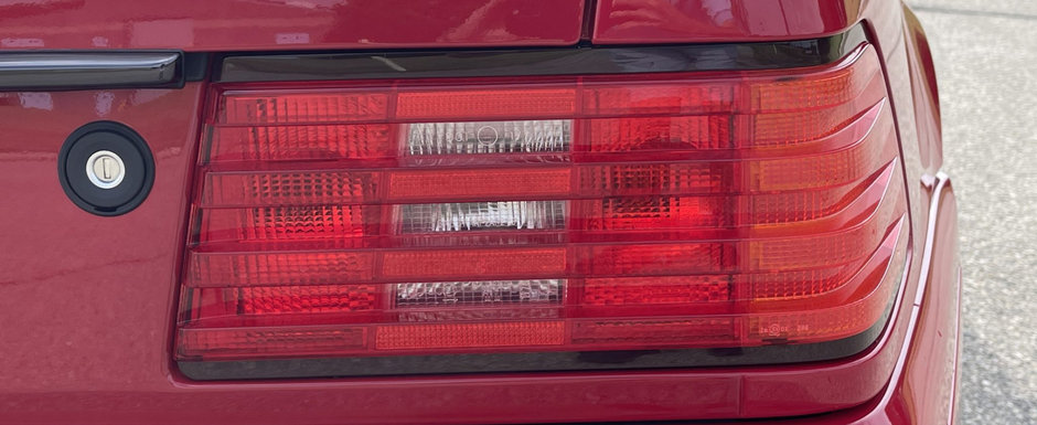 Scos din capsula timpului si pus la vanzare pe internet: Mercedes-ul SL500 cu 9.118 kilometri la bord Scos din capsula timpului si pus la vanzare pe internet: Mercedes-ul SL500 cu 9.118 kilometri la bord