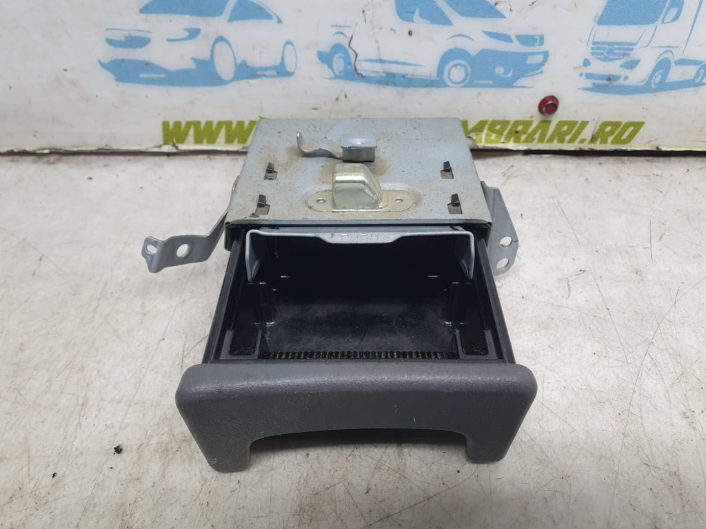 Scrumiera 74102-44010 Toyota Rav 4 2 [facelift] [2003 - 2006] 2.0 d-4d 1CD-FTV