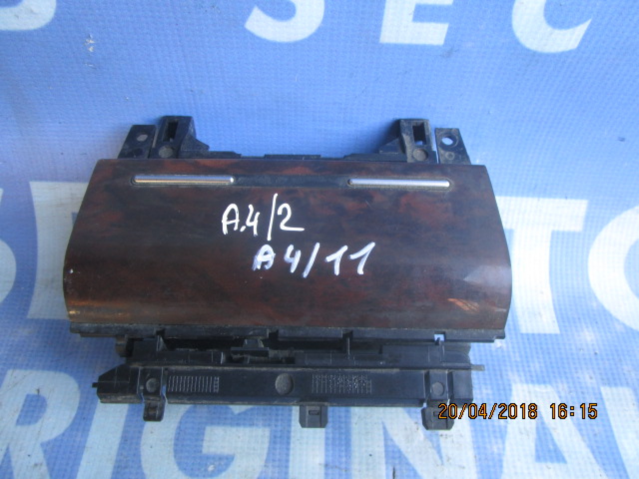 Scrumiera Audi A4 ; 8E0857951F