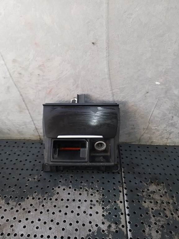 Scrumiera audi a5 8t 8k0857951