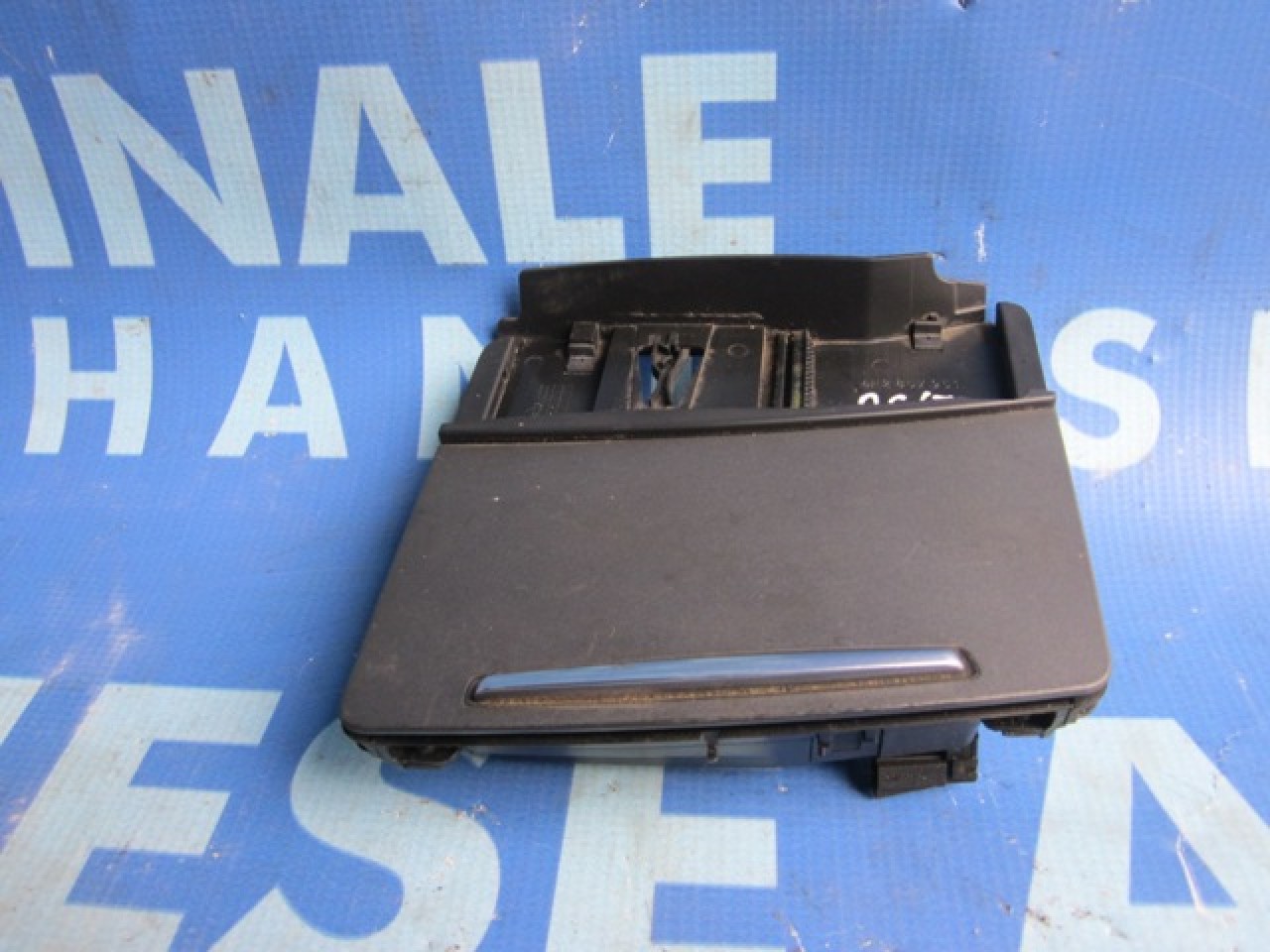 Scrumiera Audi A6 C6; 4F2857951