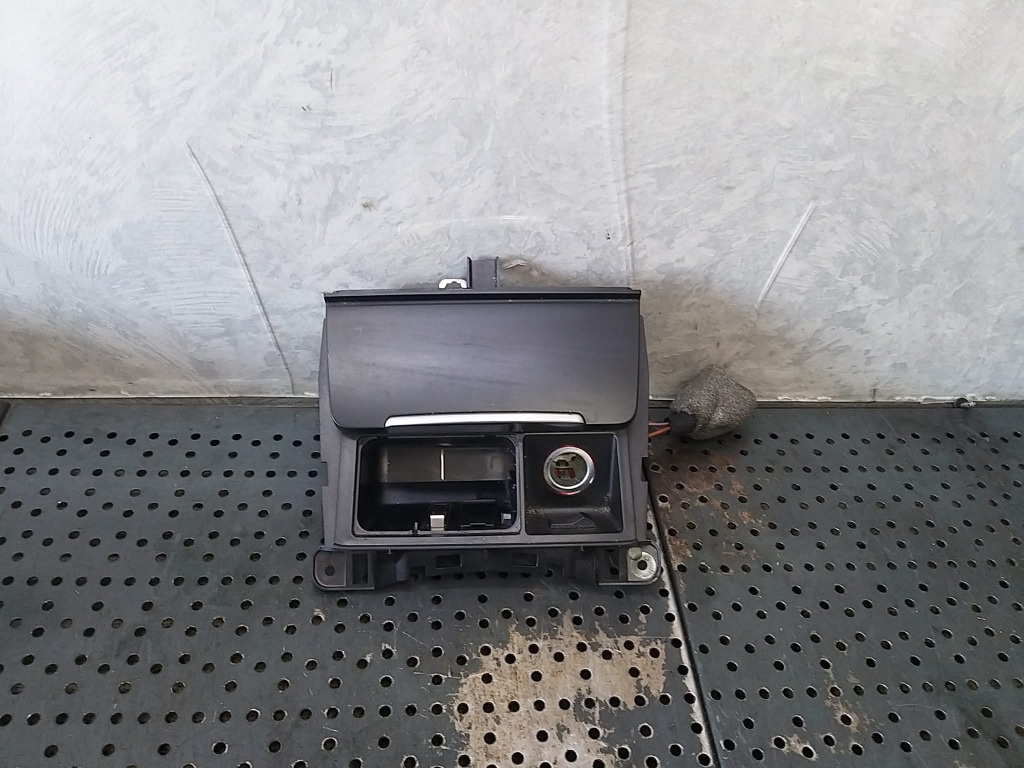 Scrumiera audi q5 8r 8k0857951