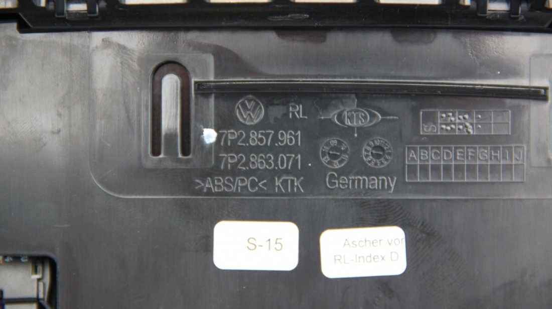Scrumiera bord VW Touareg 7P cod: 7P2857961 model 2014