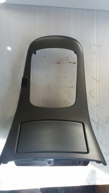 Scrumiera cu consola centrala toyota avensis t25 2.2 d-4d d-cat 177cp 2003-2008