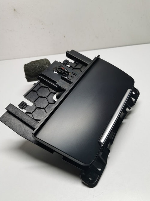 Scrumiera fata Audi A4 B8 neagra impecabila