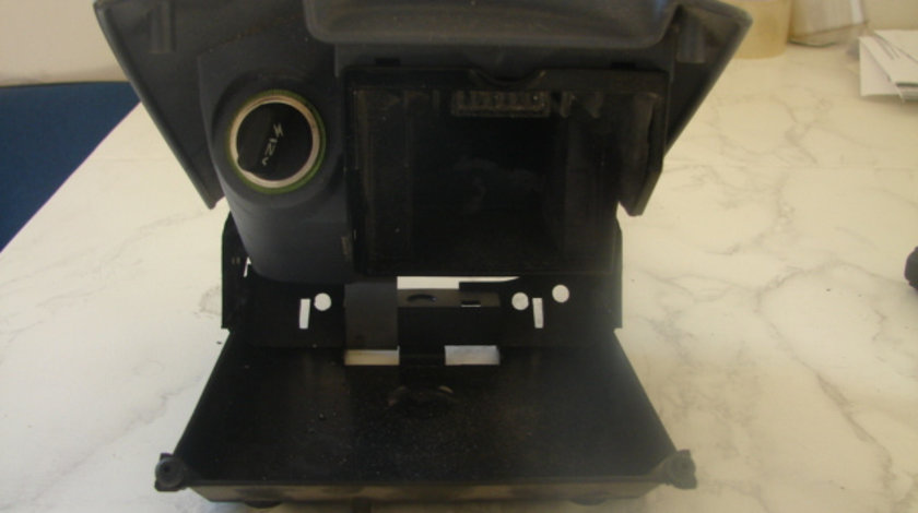 Scrumiera Fata Ford Ka [1996 - 2008] Hatchback 3-usi 1.3 MT (50 hp) (RB_)