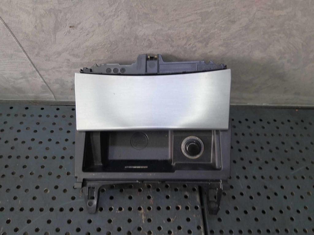 Scrumiera mercedes c class w204 a2046800179