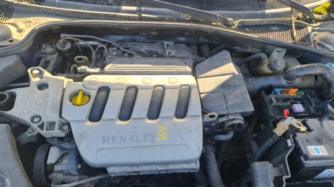 Scrumiera Renault Laguna 2 [2001 - 2005] Liftback 1.6 MT (107 hp)