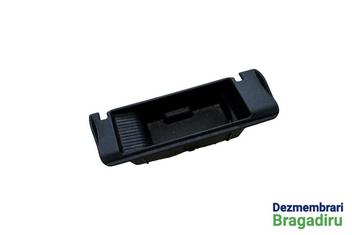 Scrumiera spate dreapta Cod: 4G8857406A Volkswagen VW Touareg generatia 2 7P [2010 - 2014] Crossover 3.0 TDI Tiptronic 4Motion (245 hp) Cod motor: CRC Cod cutie: NAC Cod culoare: LG7W