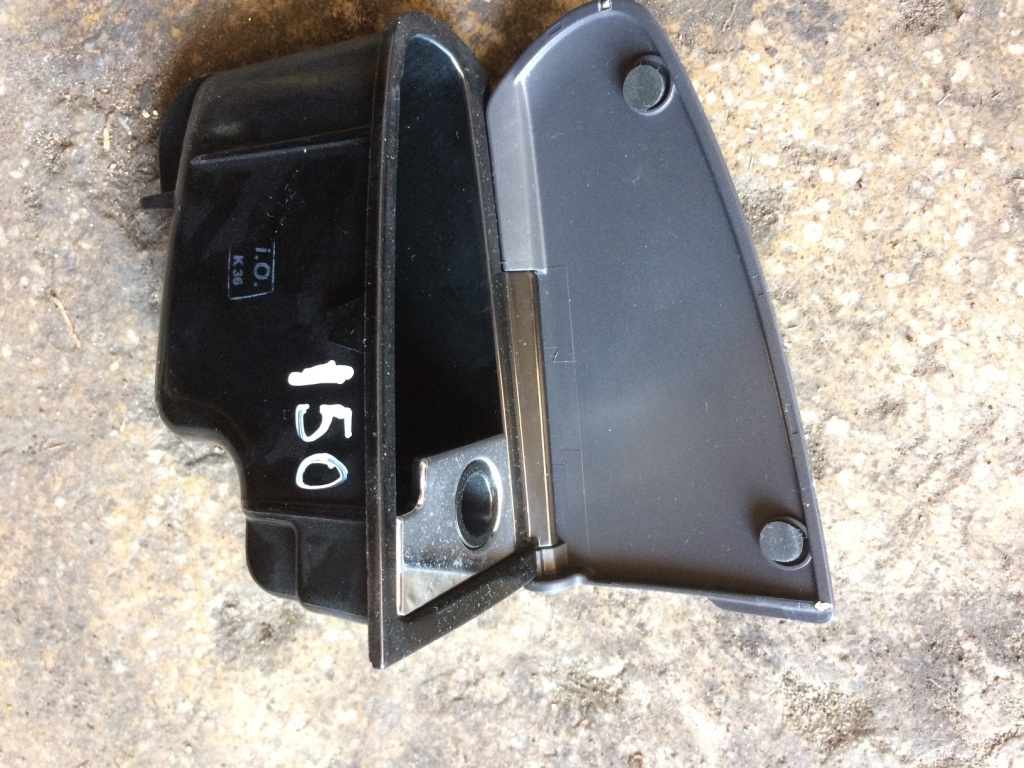 Scrumiera spate Volkswagen VW Jetta 5 [2005 - 2011] Sedan 4-usi 2.0 TDI MT (140 hp) (1K2)