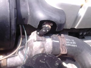 Scurgere suspecta opel vectra b2?