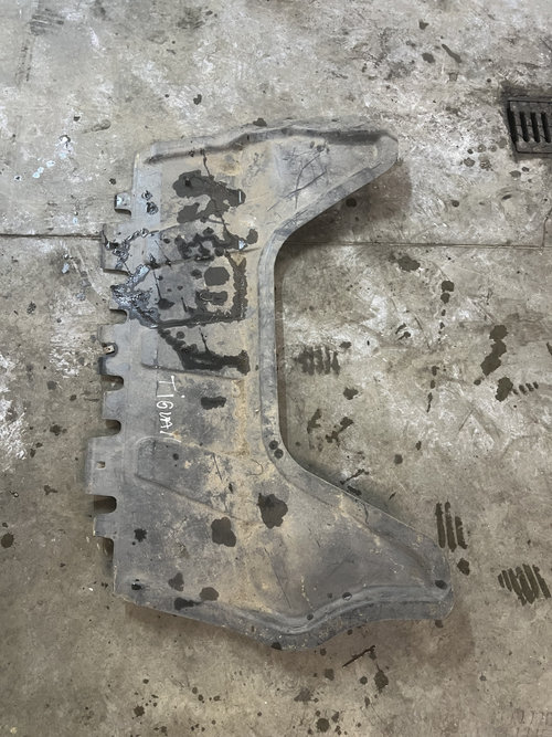 Scut bara fata Volkswagen Tiguan 2012