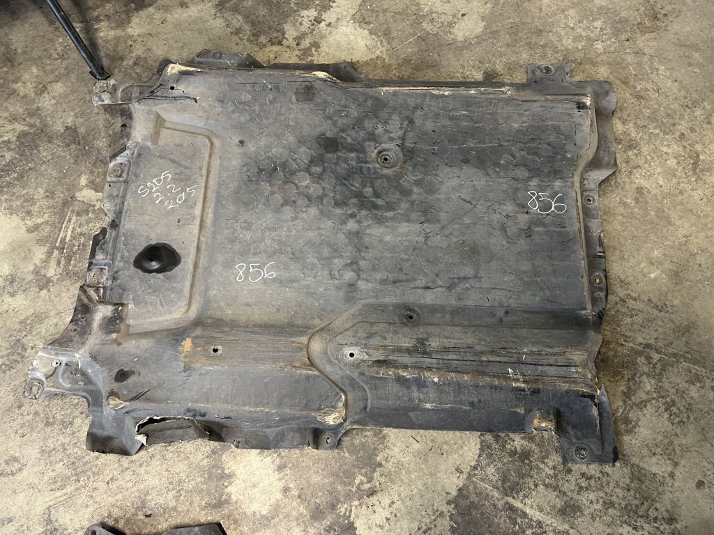 Scut cutie Mercedes C-Class W205/S205 Break 2018, MIC DEFECT