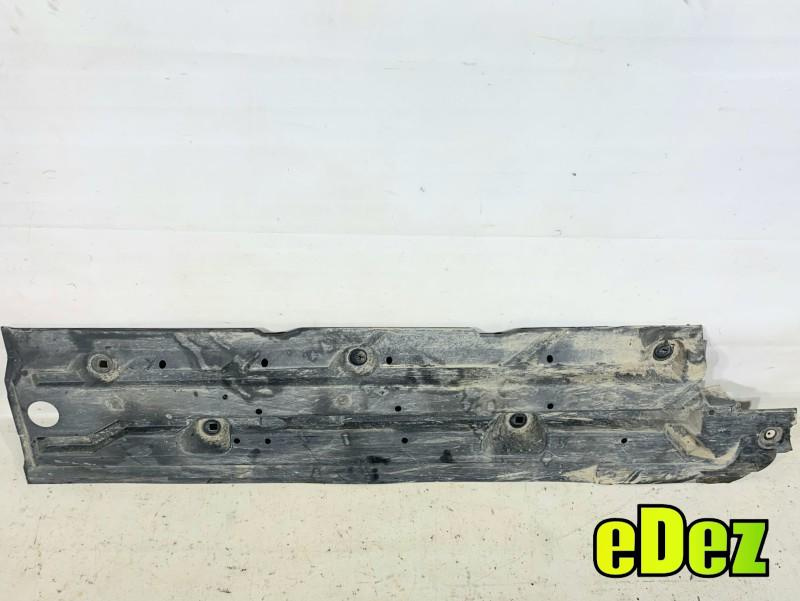 Scut lateral / caroserie dreapta Renault Laguna 3 (2007-2010) 555280002R