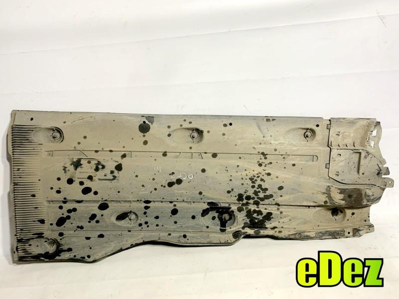 Scut lateral / caroserie dreapta Skoda Octavia 3 (2013-2017 ) 5Q0825202M