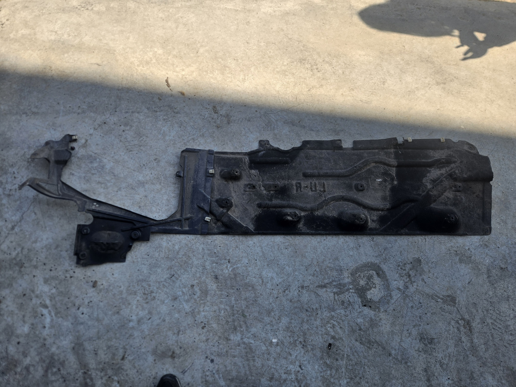 Scut lateral dreapta BMW Seria 2 F45 2.0 Motorina 2015, -