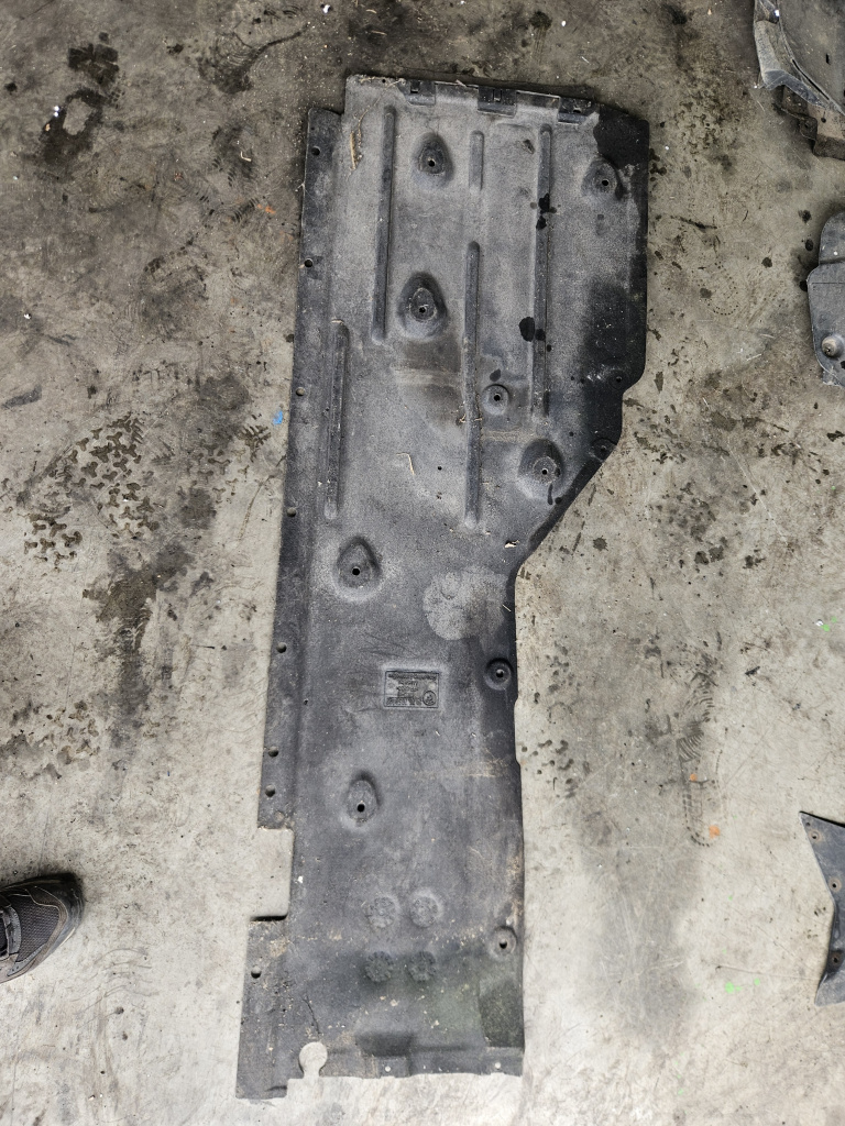 Scut lateral dreapta BMW Seria 3 E90 2.0 Motorina 2008, 7059392