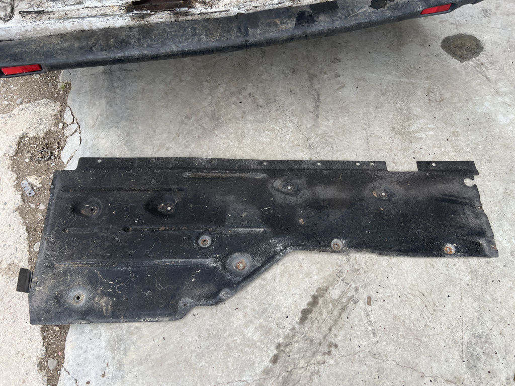 Scut lateral dreapta BMW X1 2.0 Motorina 2012, 7244594