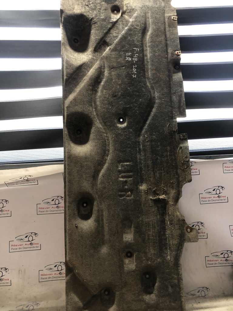 Scut lateral dreapta BMW X1 F48 2017