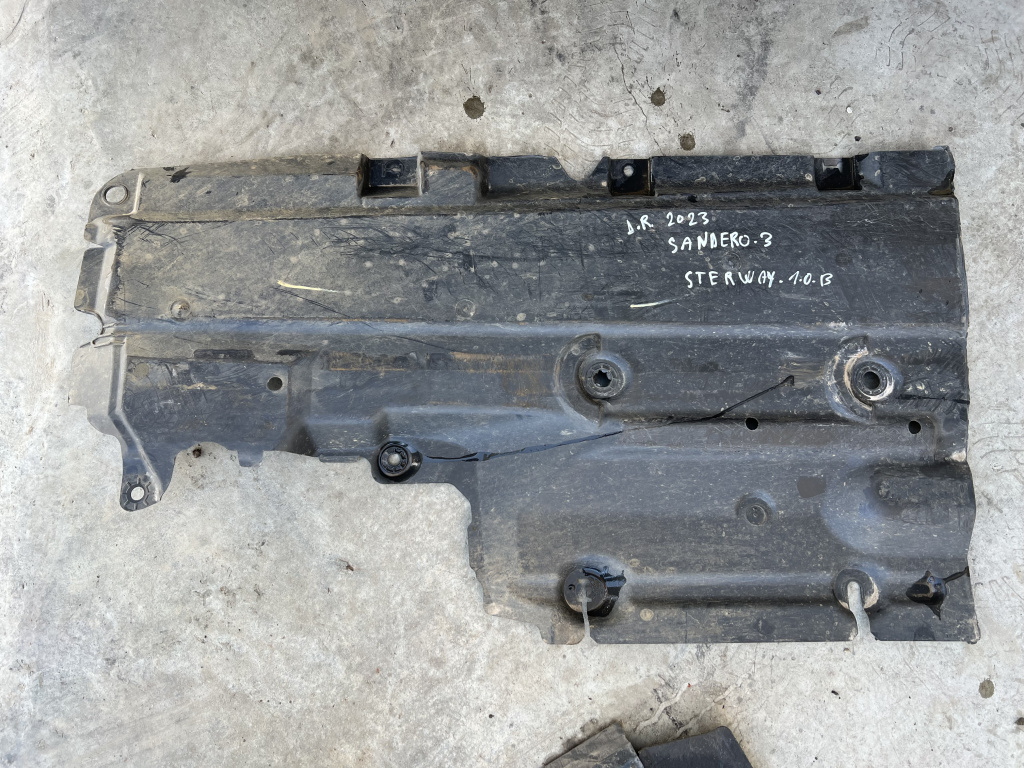 Scut lateral dreapta Dacia Sandero 3 Stepway 1.0 Benzina 2021, 74843712R