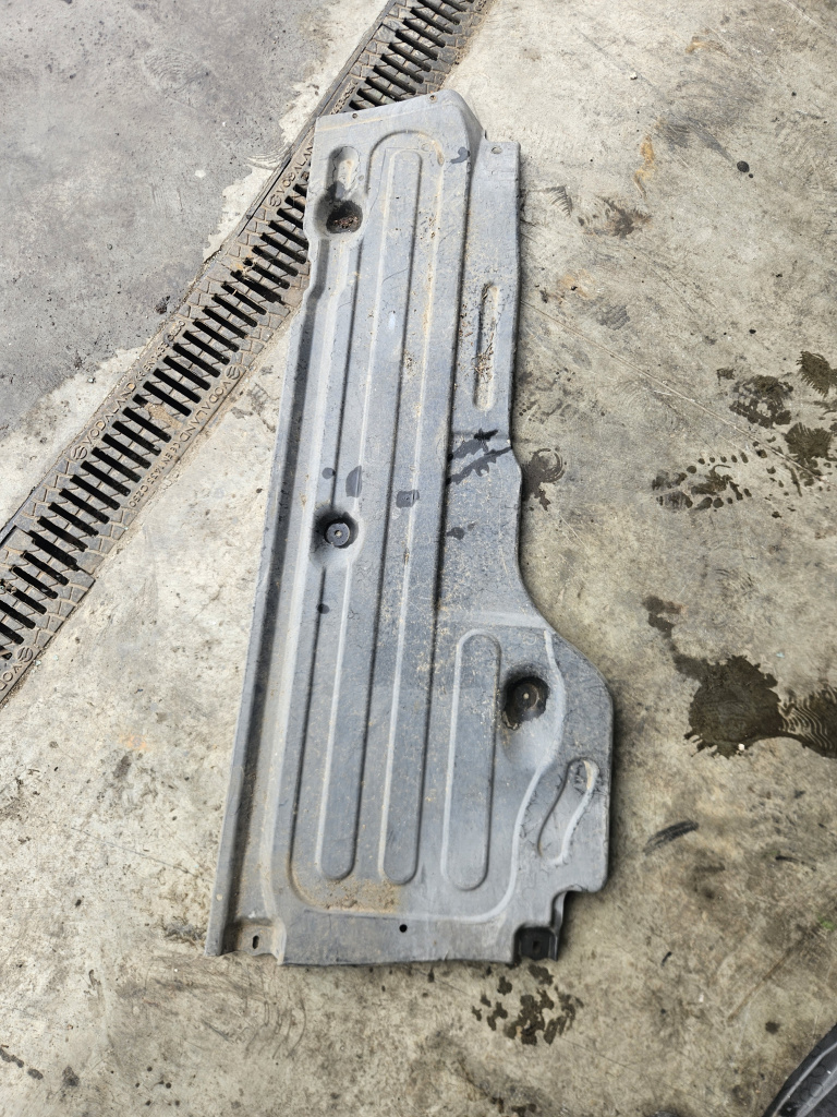 Scut lateral dreapta Mercedes E Class w211 2.2 Motorina 2008, A2116190238