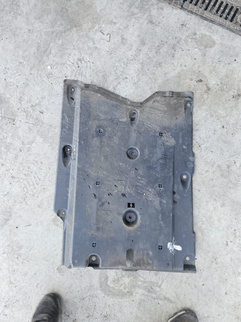 Scut lateral dreapta Nissan Qashqai 1.6 Motorina 2015, 748144EA0A