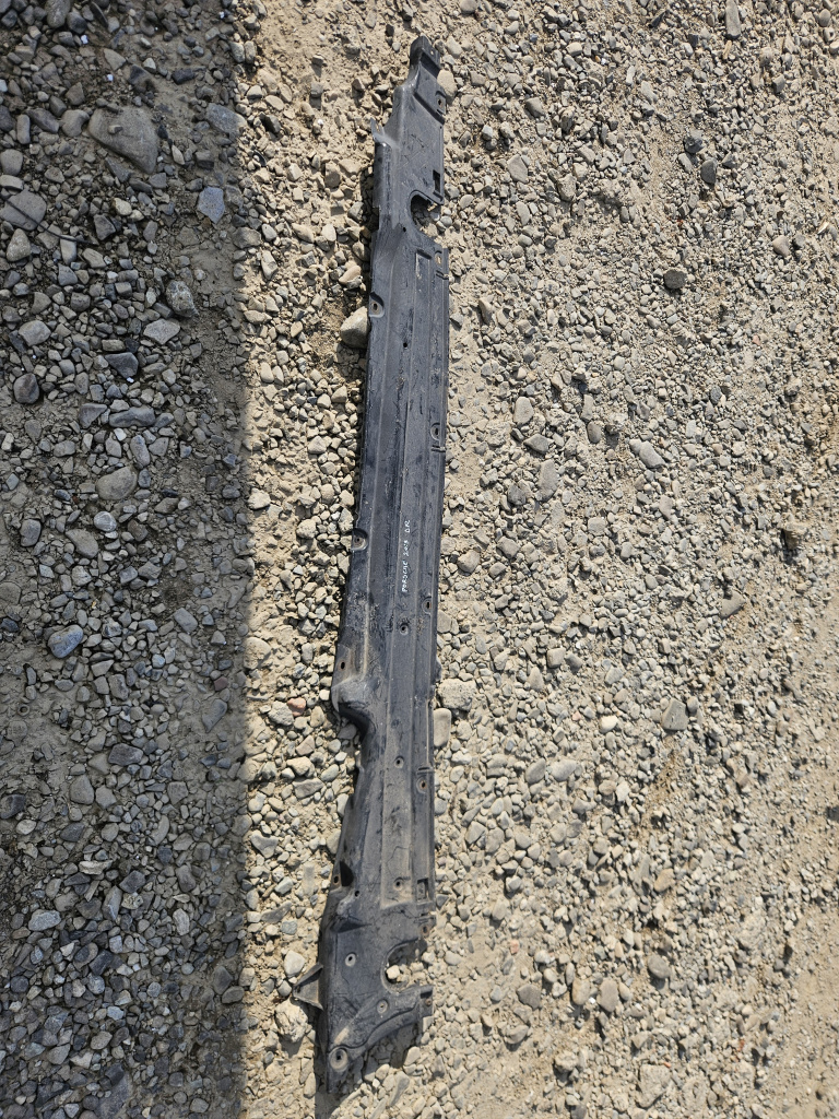Scut lateral dreapta Porsche Cayenne 3.0 Motorina 2012, 7P0825202B