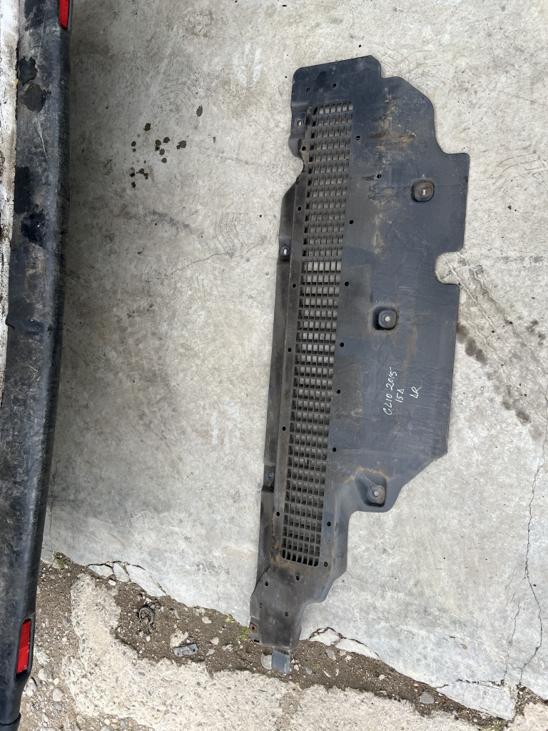 Scut lateral dreapta Renault Clio 4 1.5 Motorina 2015, -