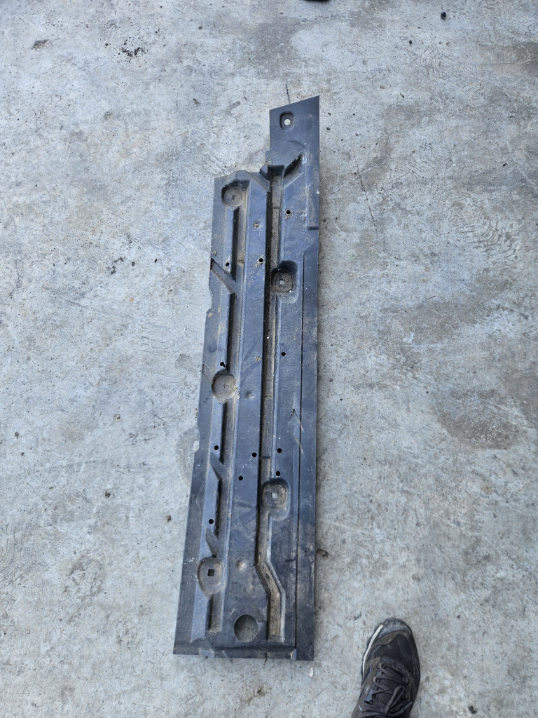 Scut lateral dreapta Renault Laguna 3 1.9 Motorina 2010, 555280002R