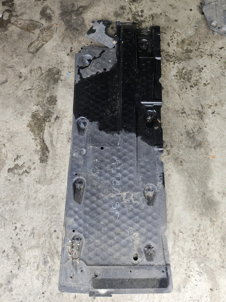 Scut lateral dreapta Seat Altea 2.0 Motorina 2008, 1Q0825212