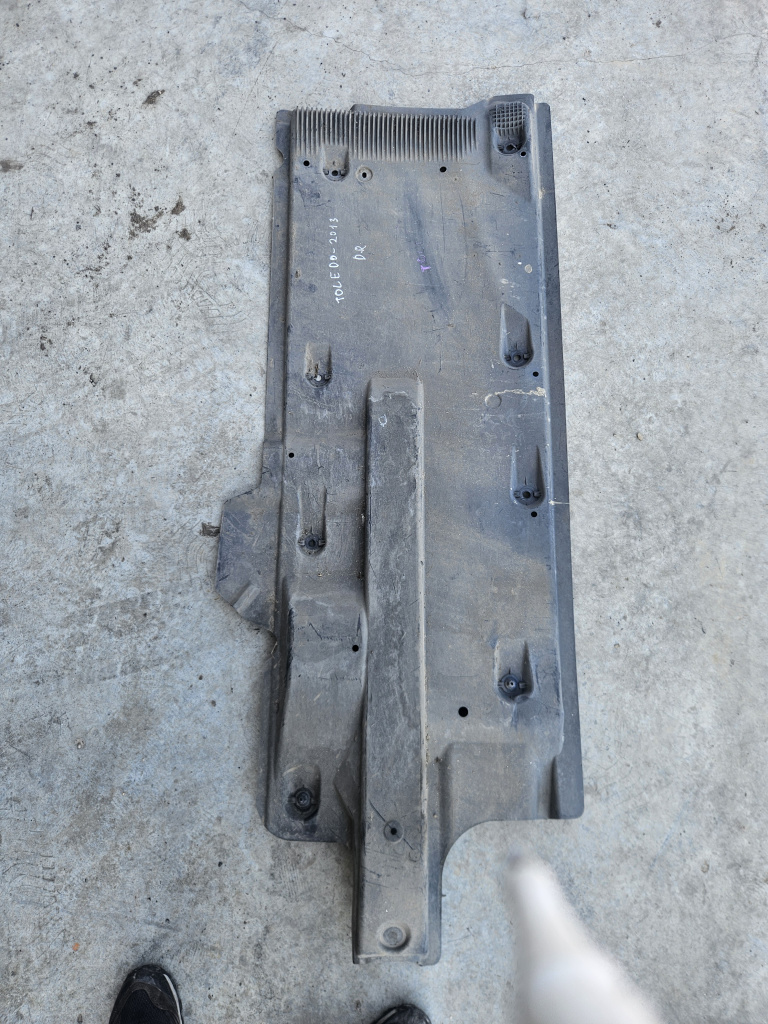Scut lateral dreapta Seat Toledo 1.6 Motorina 2015, 6RA825203