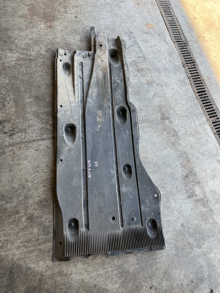 Scut lateral dreapta Skoda Octavia 3 2016, 5Q0825202S