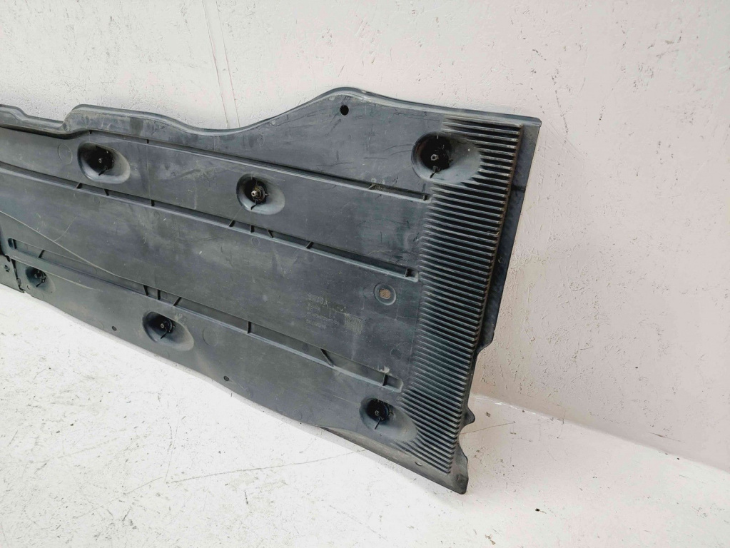 Scut lateral dreapta Skoda Octavia 3 (5E3) [Fabr 2012-2020] 5Q0825202S