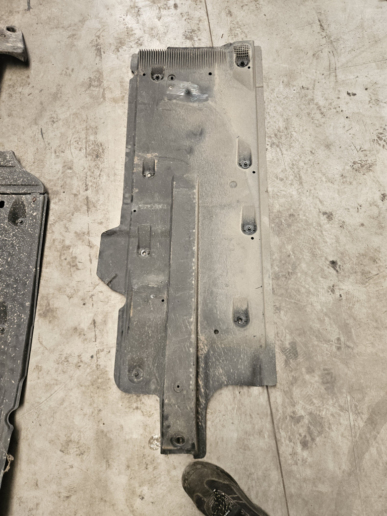 Scut lateral dreapta Skoda RAPID 2014