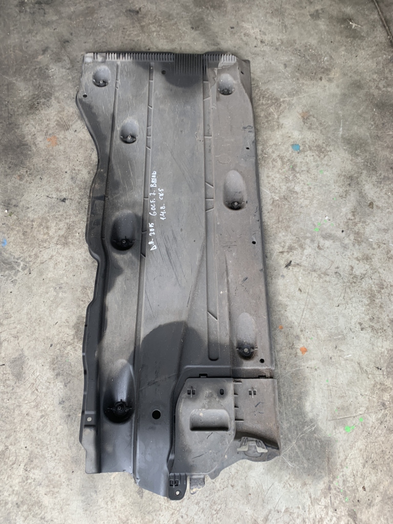 Scut lateral dreapta Volkswagen Golf 7 Break 1.4 Benzina 2015, CU MIC DEFECT