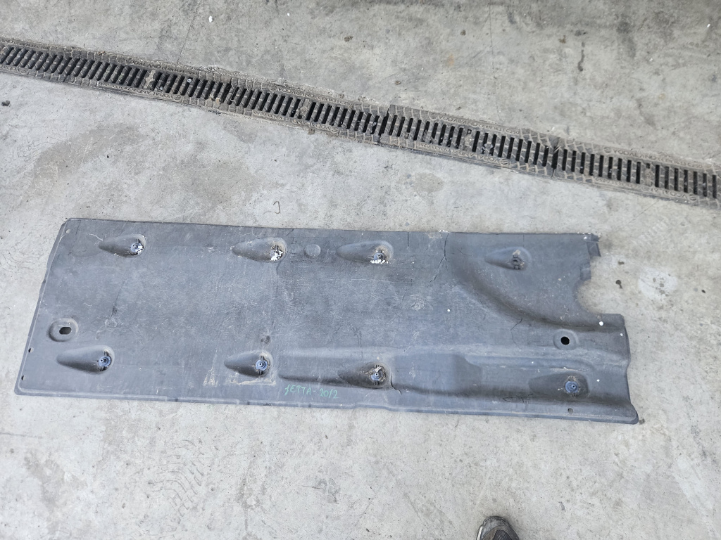 Scut lateral dreapta Volkswagen Jetta 2.0 Motorina 2013, 5C6825202
