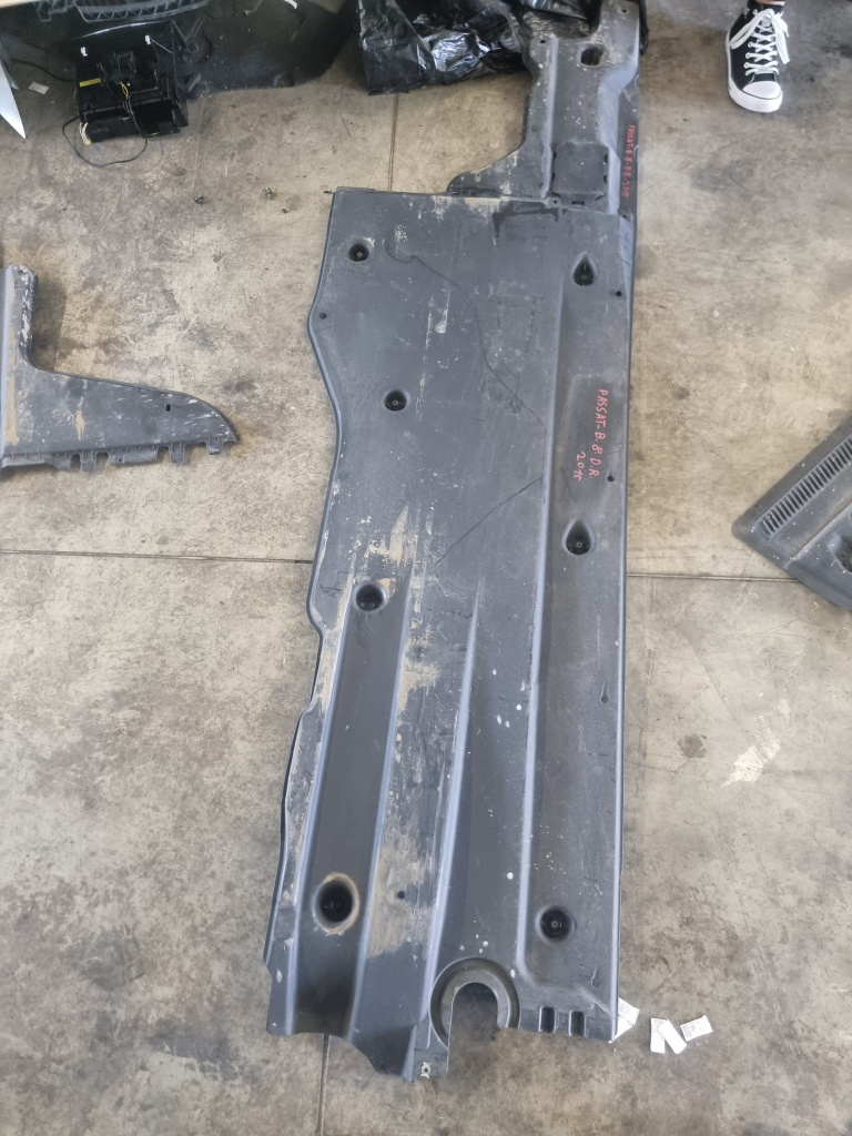 Scut lateral dreapta Volkswagen Passat B8 Break 2015