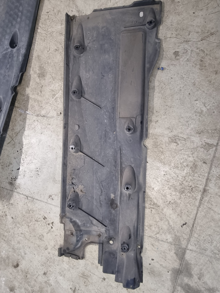 Scut lateral dreapta Volkswagen Passat CC 2014, CU MIC DEFECT
