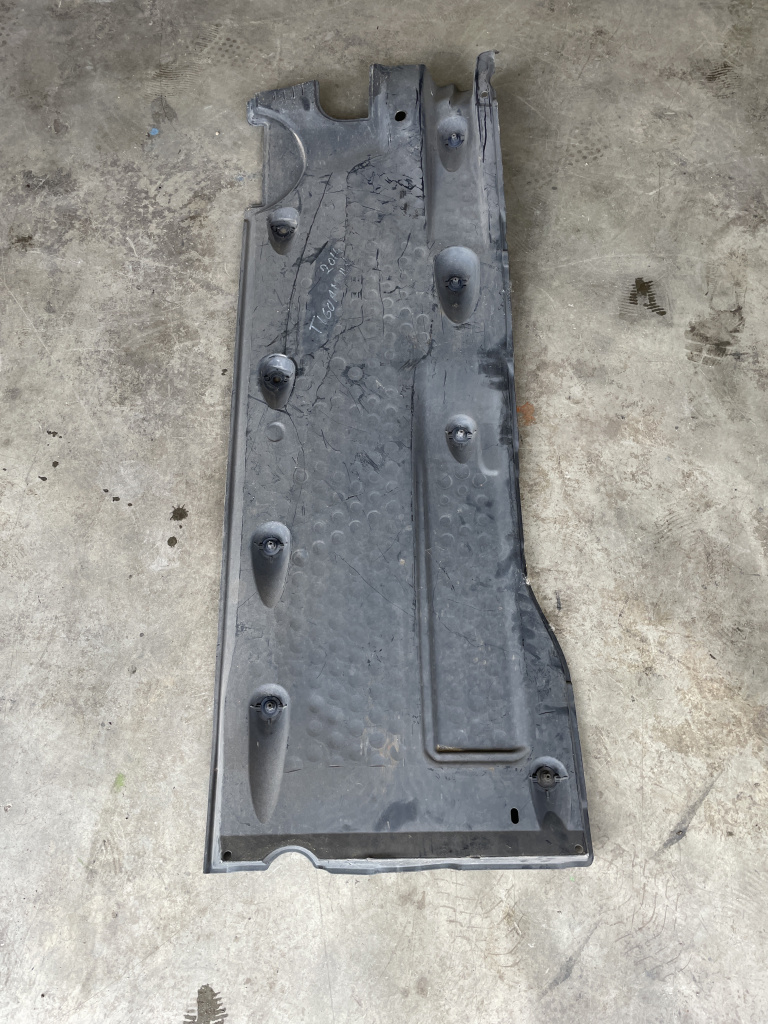 Scut lateral dreapta Volkswagen Tiguan 2.0 Motorina 2014, -