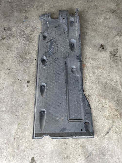 Scut lateral dreapta Volkswagen Tiguan 2.0 Motorina 2014, -