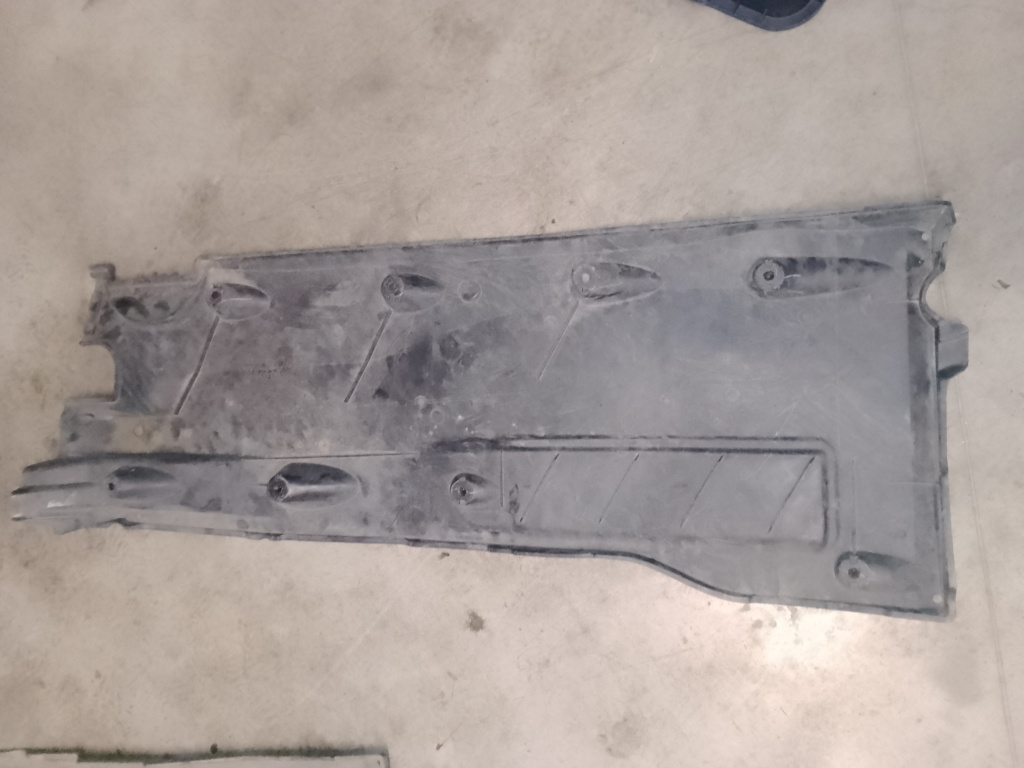Scut lateral dreapta Volkswagen Tiguan 2010