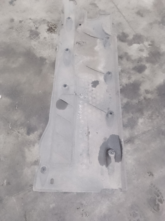Scut lateral dreapta Volkswagen Tiguan 2010