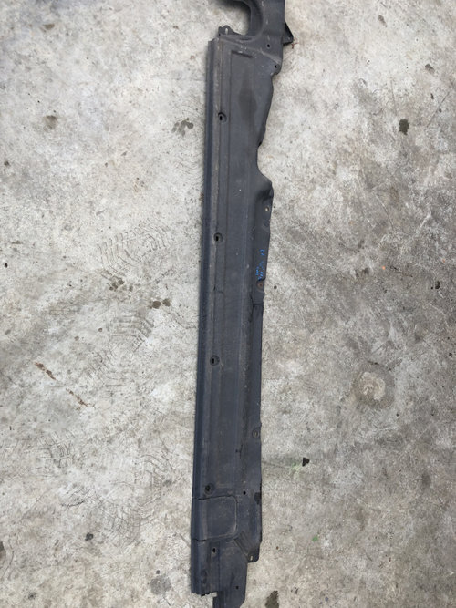Scut lateral dreapta Volkswagen Touareg 2012