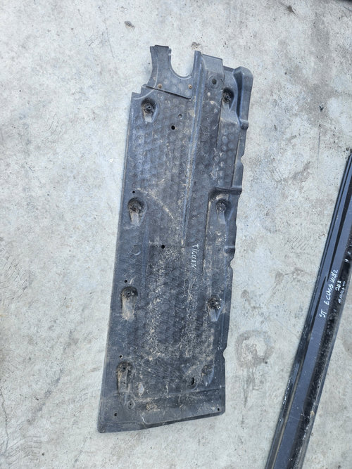 Scut lateral dreapta Volkswagen Touran 2.0 Motorina 2007, 1K0825212K