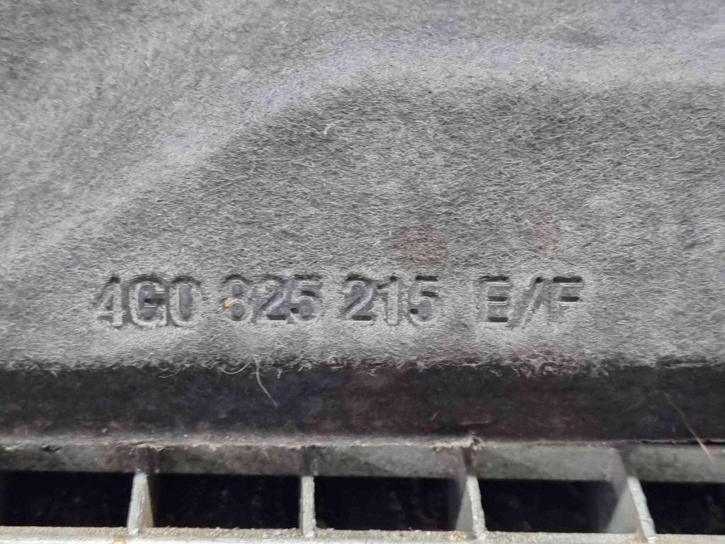 Scut lateral stanga Audi A6 (4G2, C7) [Fabr 2012-2017] 4G0825215E