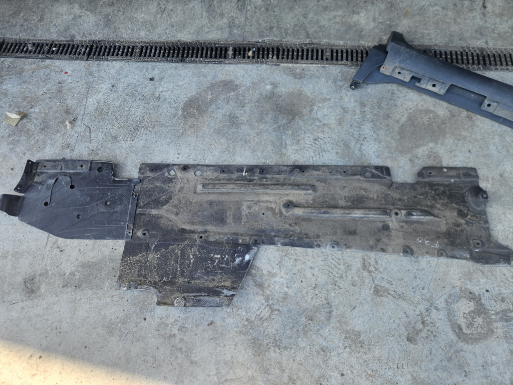 Scut lateral stanga BMW 320 F30 2.0 Motorina 2015, 7241833