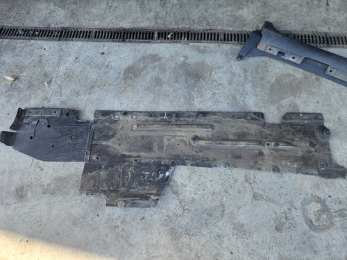 Scut lateral stanga BMW 320 F30 2.0 Motorina 2015, 7241833