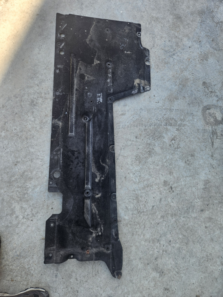 Scut lateral stanga BMW 320 F30 2.0 Motorina 2015, 7241833